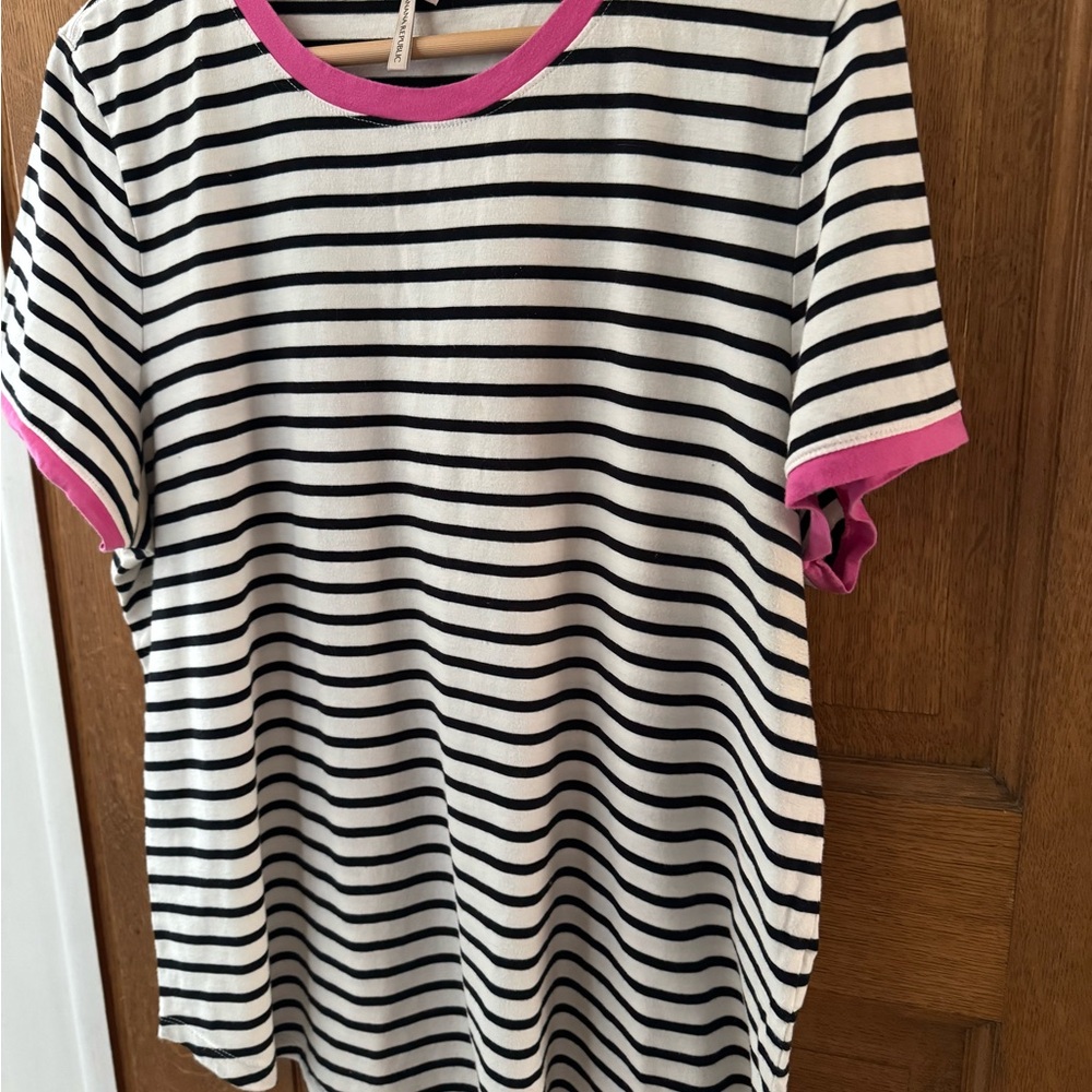 Banana Republic Black and White Striped Tee with Pink Accents Sz XL